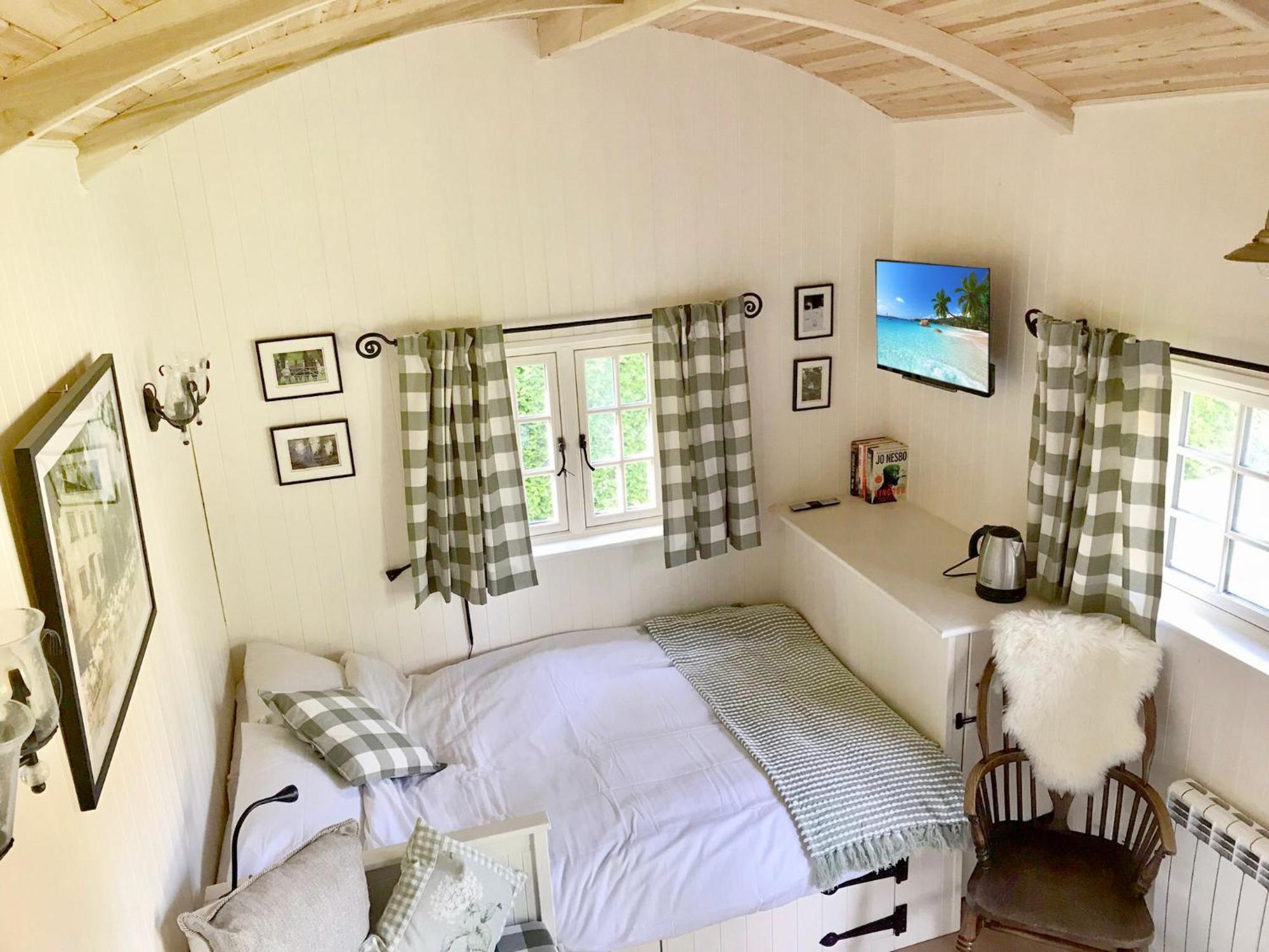 Beautiful Shepherd'S Hut - Lois Weedon Weston  Exterior foto
